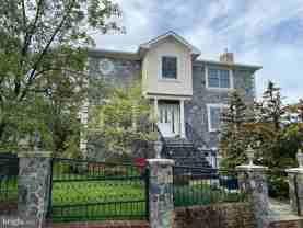 2138 Patrick Henry Dr - Photo 1 of 1