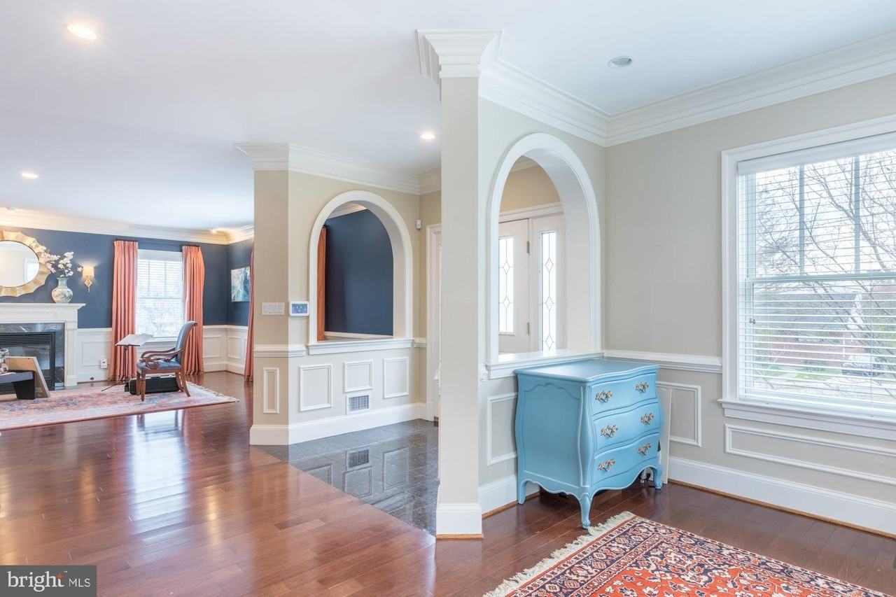 2138 Patrick Henry Dr - Photo 6 of 45