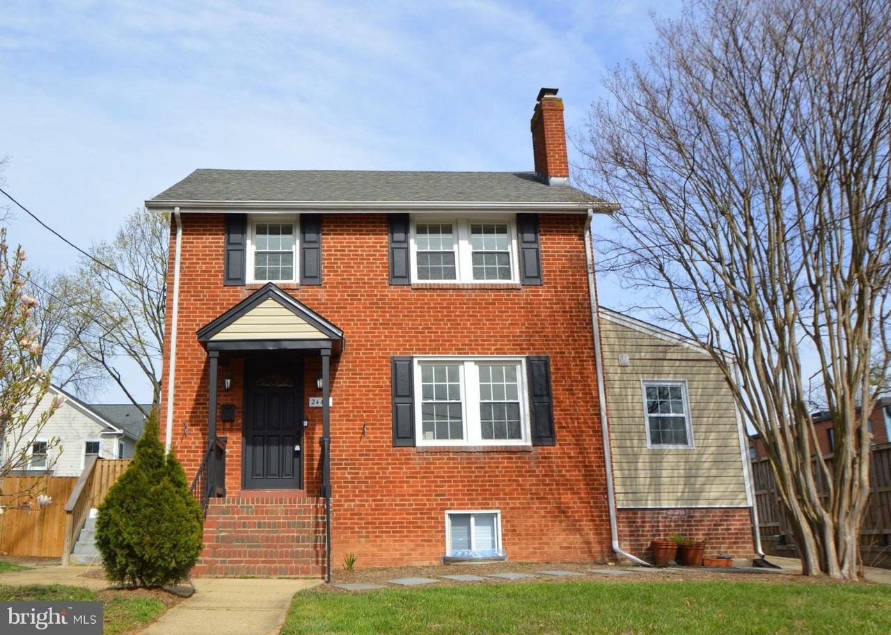 2441 N Mckinley St - Photo 2 of 22