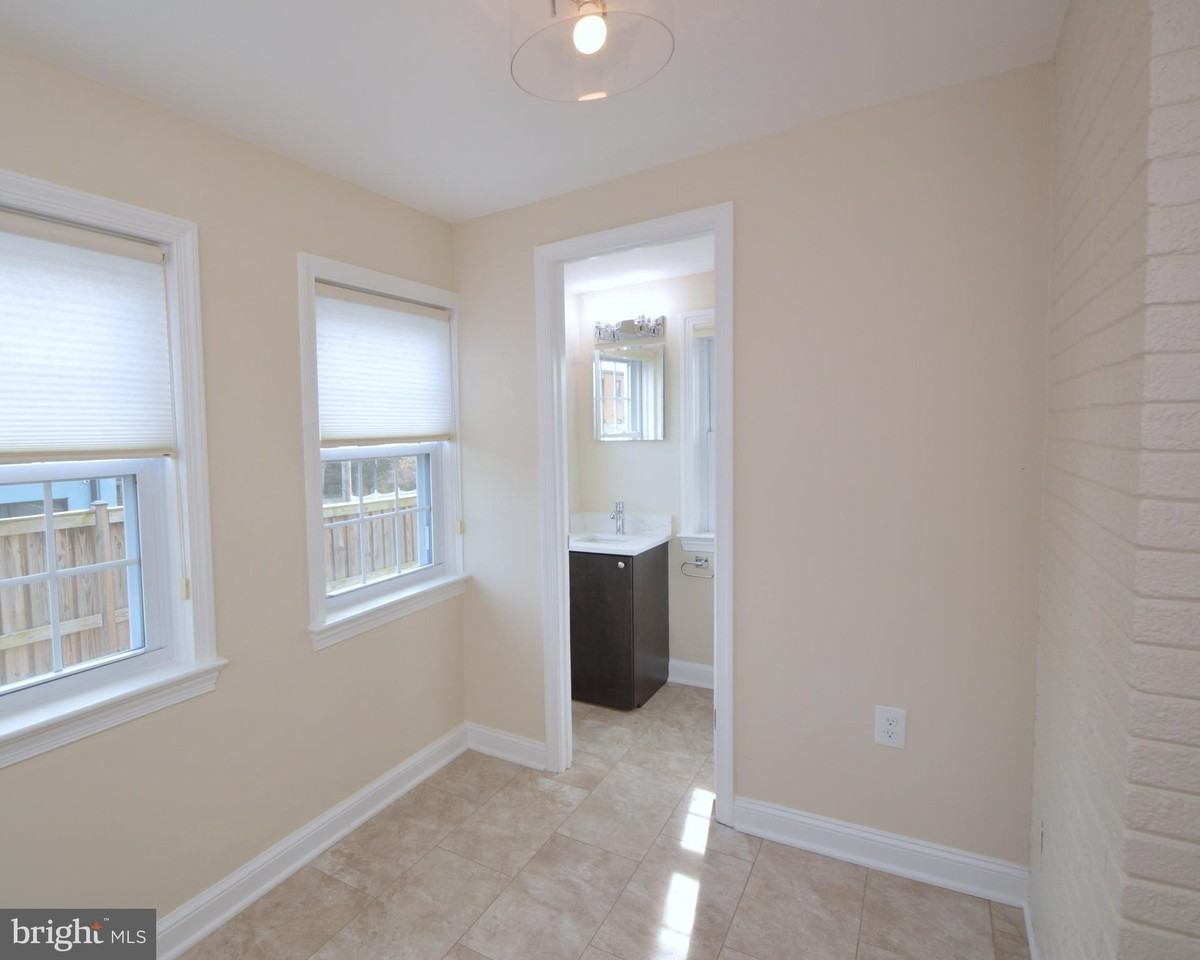 2441 N Mckinley St - Photo 6 of 22