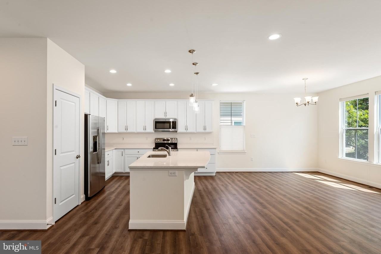 105 Amberfield Ct - Photo 6 of 25