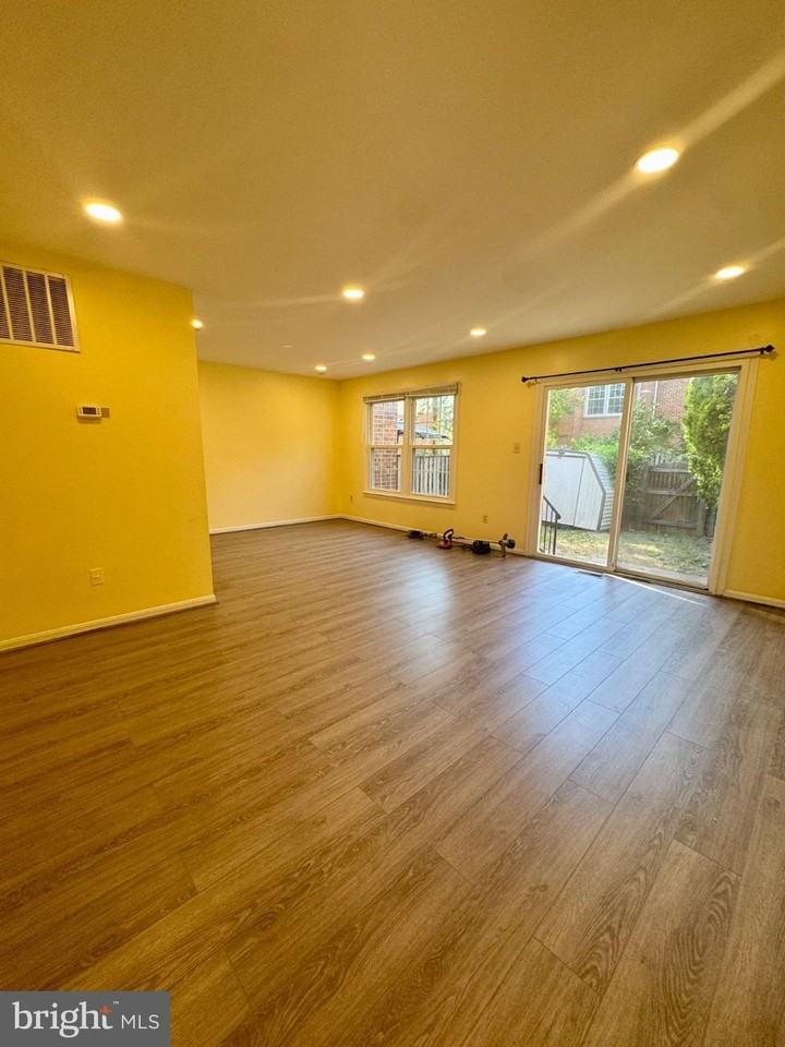 10216 Provincetown Ct - Photo 2 of 31