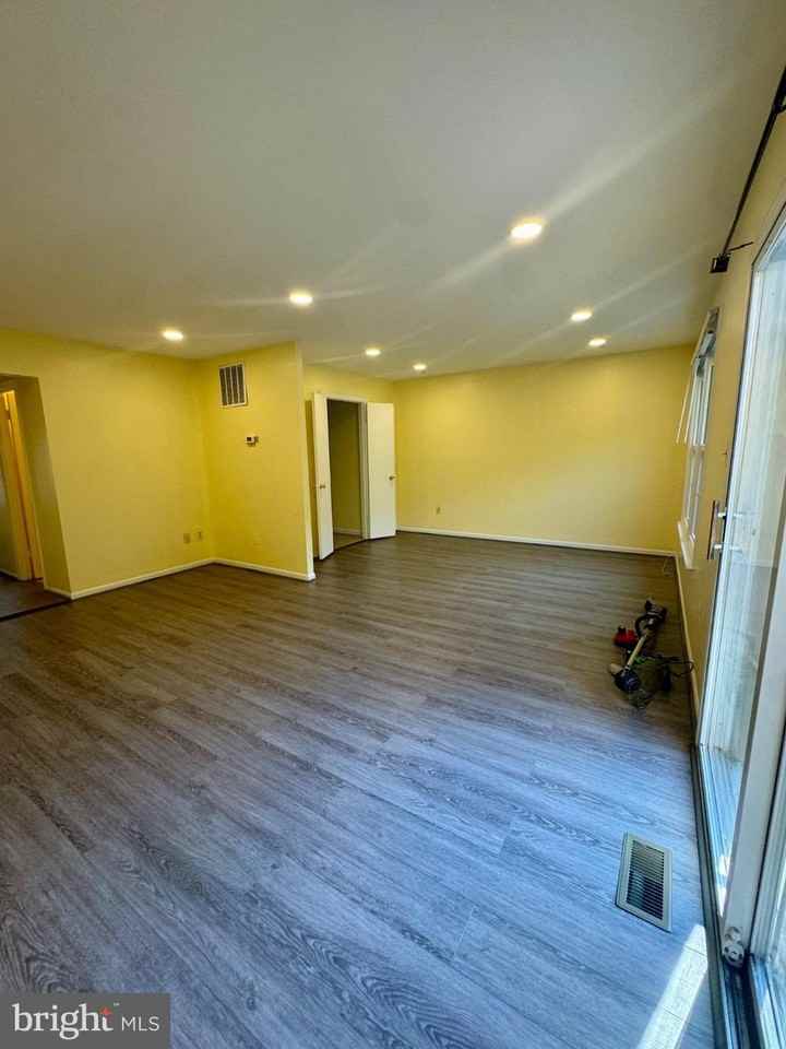 10216 Provincetown Ct - Photo 3 of 31