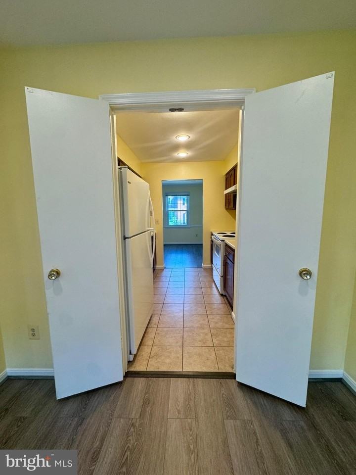 10216 Provincetown Ct - Photo 6 of 31