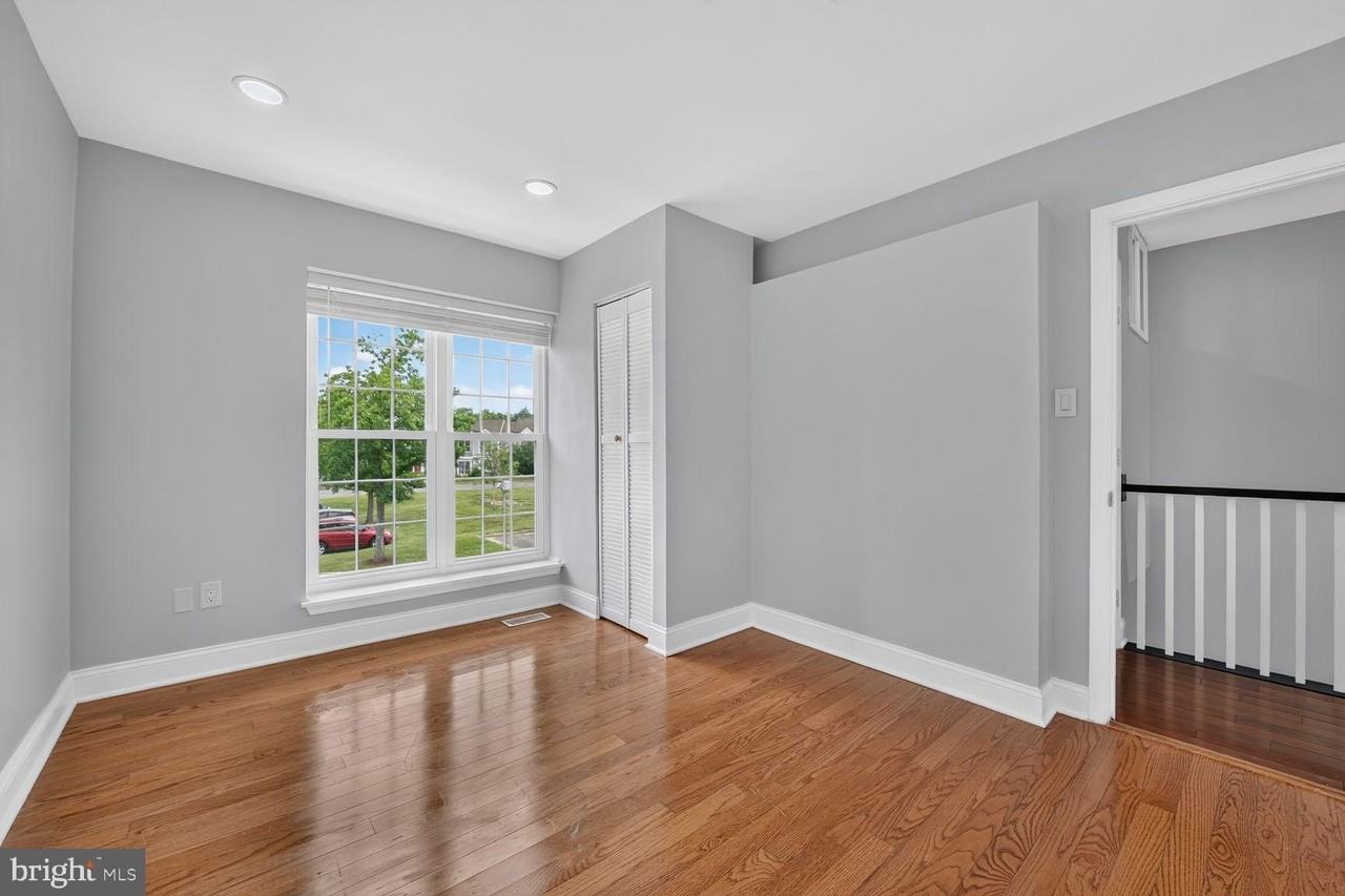 103 Saint Charles Sq - Photo 4 of 22