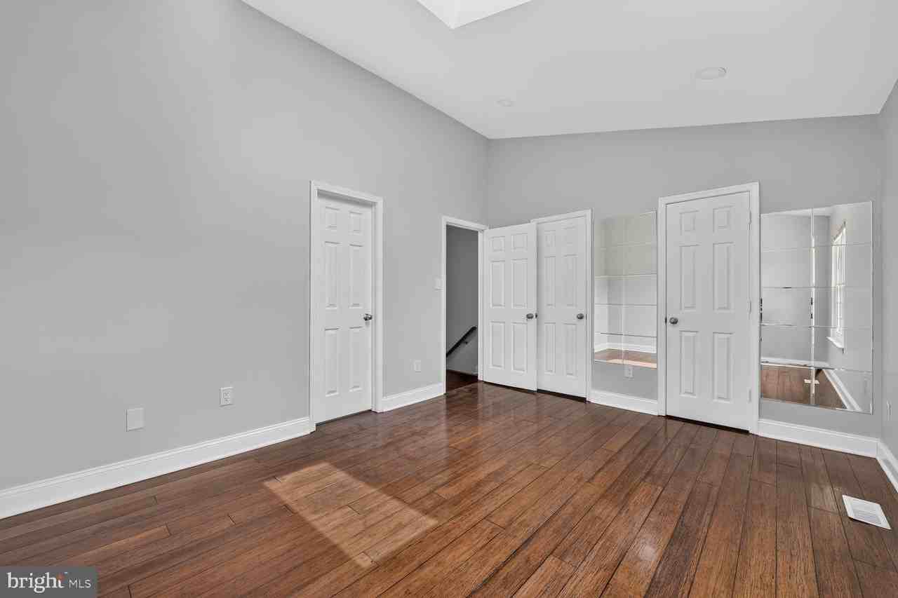 103 Saint Charles Sq - Photo 7 of 22