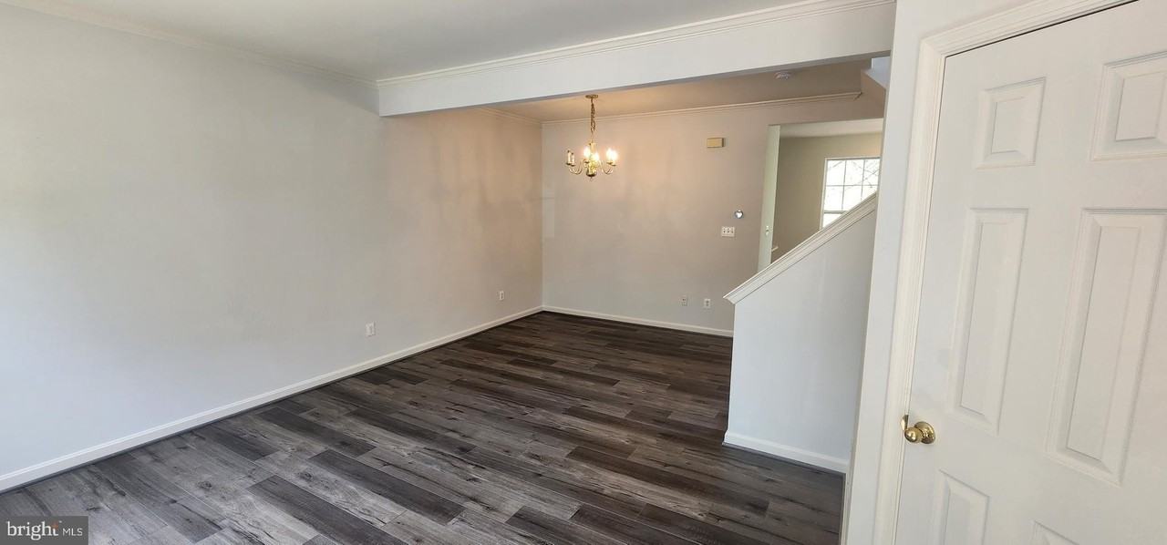 45512 Lakemont Sq - Photo 2 of 22