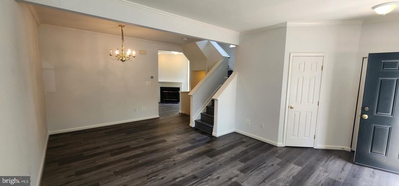 45512 Lakemont Sq - Photo 3 of 22