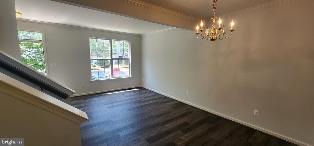 45512 Lakemont Sq - Photo 4 of 22