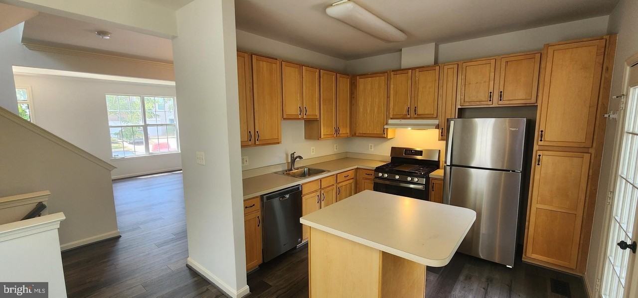 45512 Lakemont Sq - Photo 6 of 22