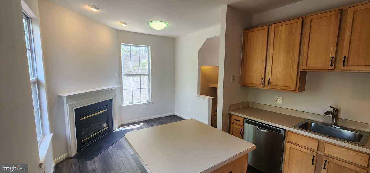 45512 Lakemont Sq - Photo 7 of 22