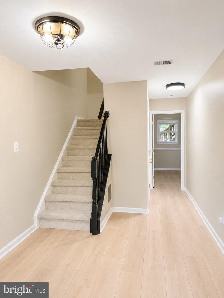 706 Vanderbilt Ter Se - Photo 2 of 8