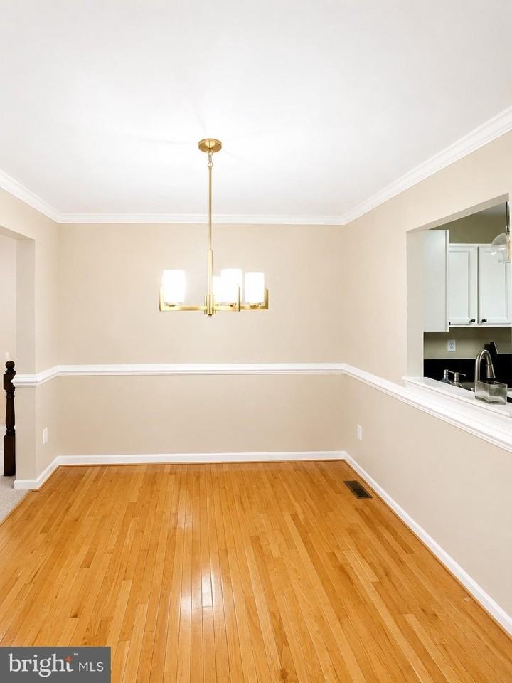 706 Vanderbilt Ter Se - Photo 5 of 8