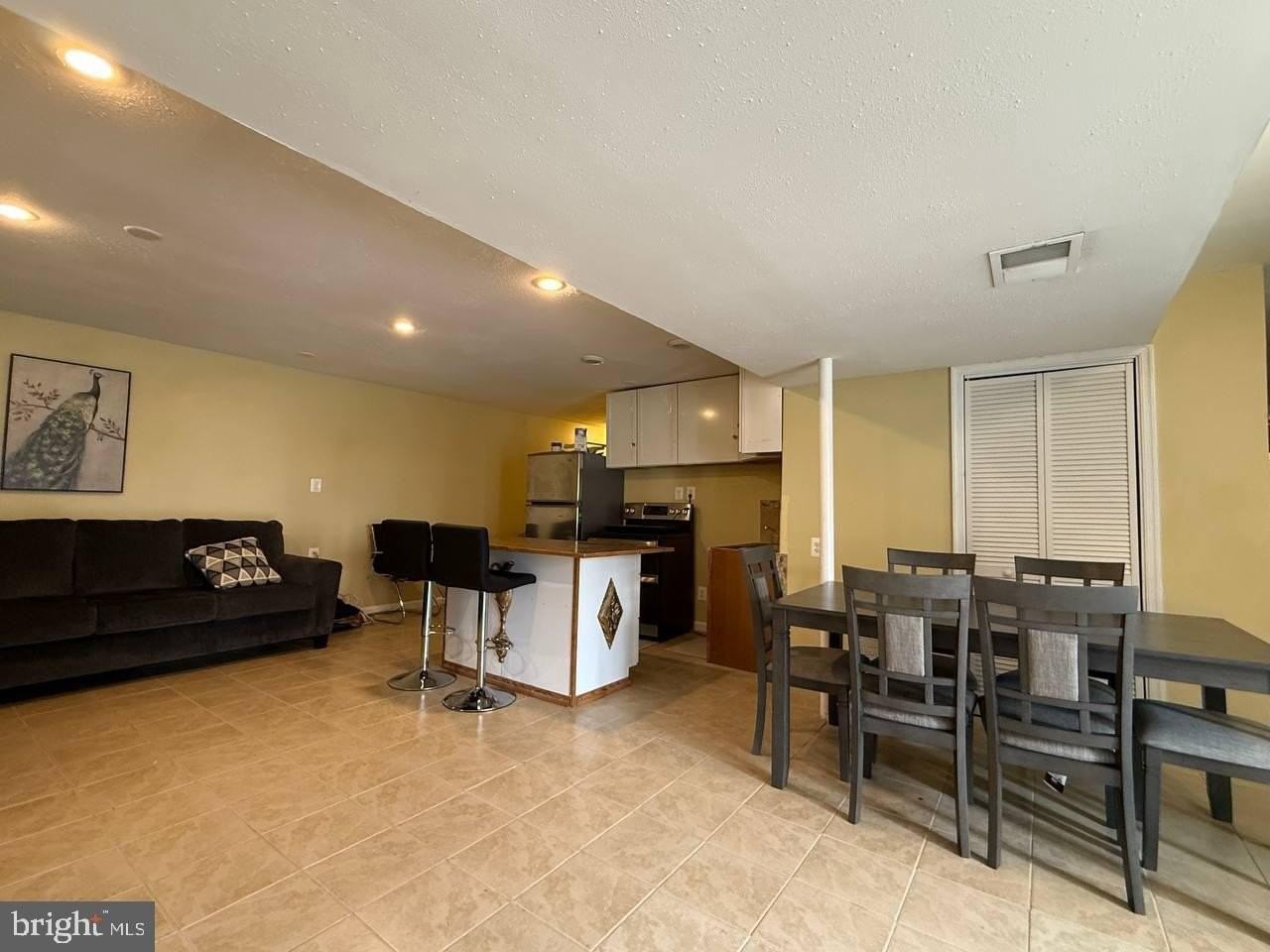 14696 Stratford Dr - Photo 3 of 15