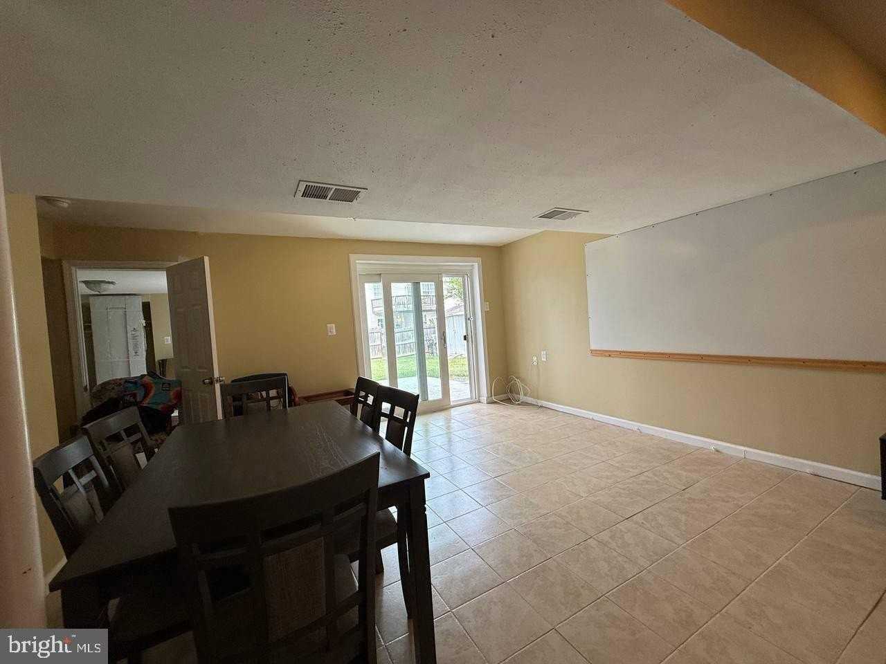 14696 Stratford Dr - Photo 6 of 15