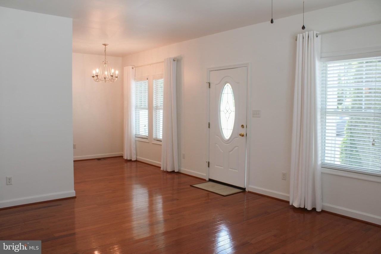 335 S Commerce St - Photo 4 of 36