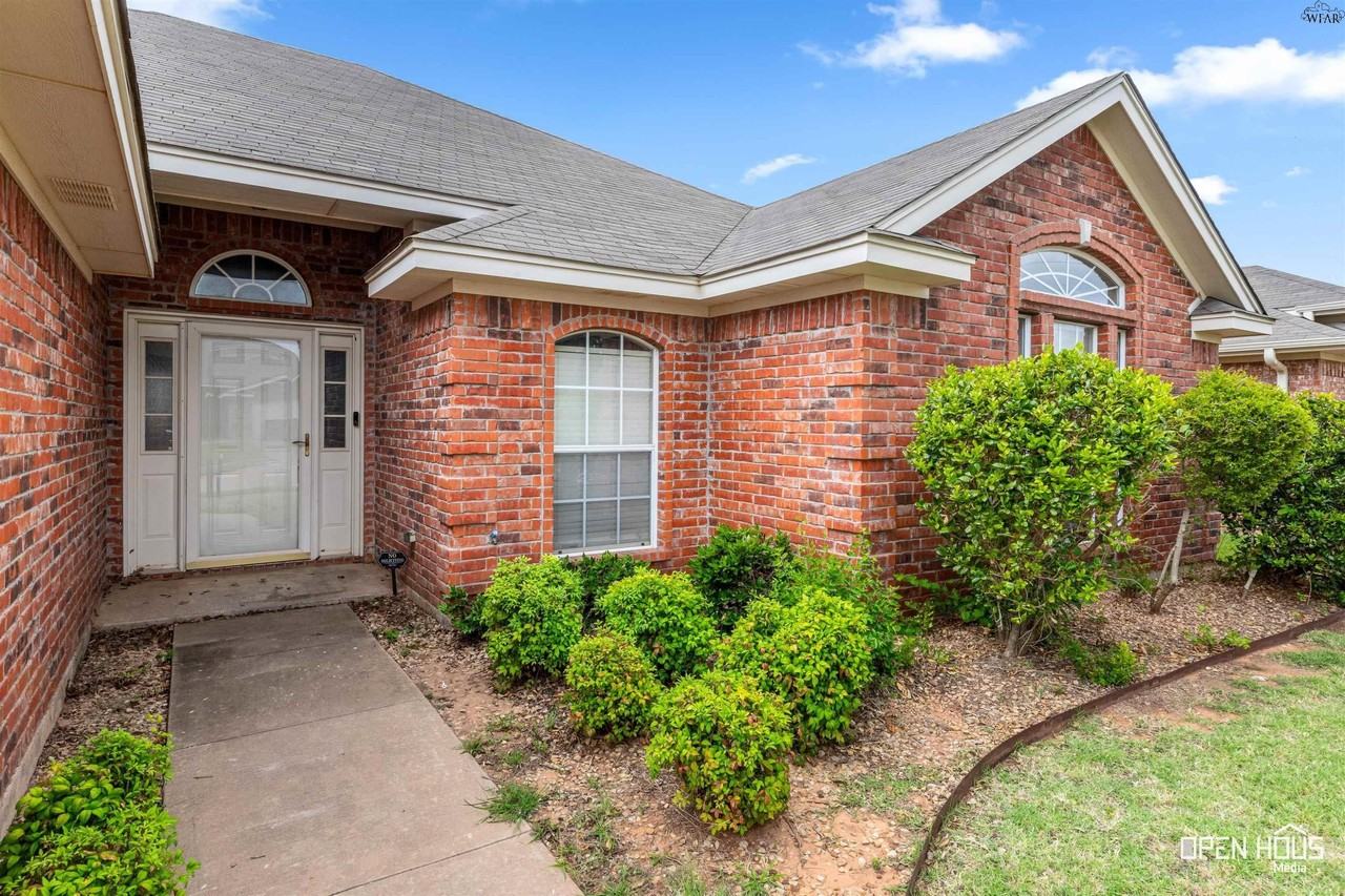 6025 Natchez Trce - Photo 3 of 32
