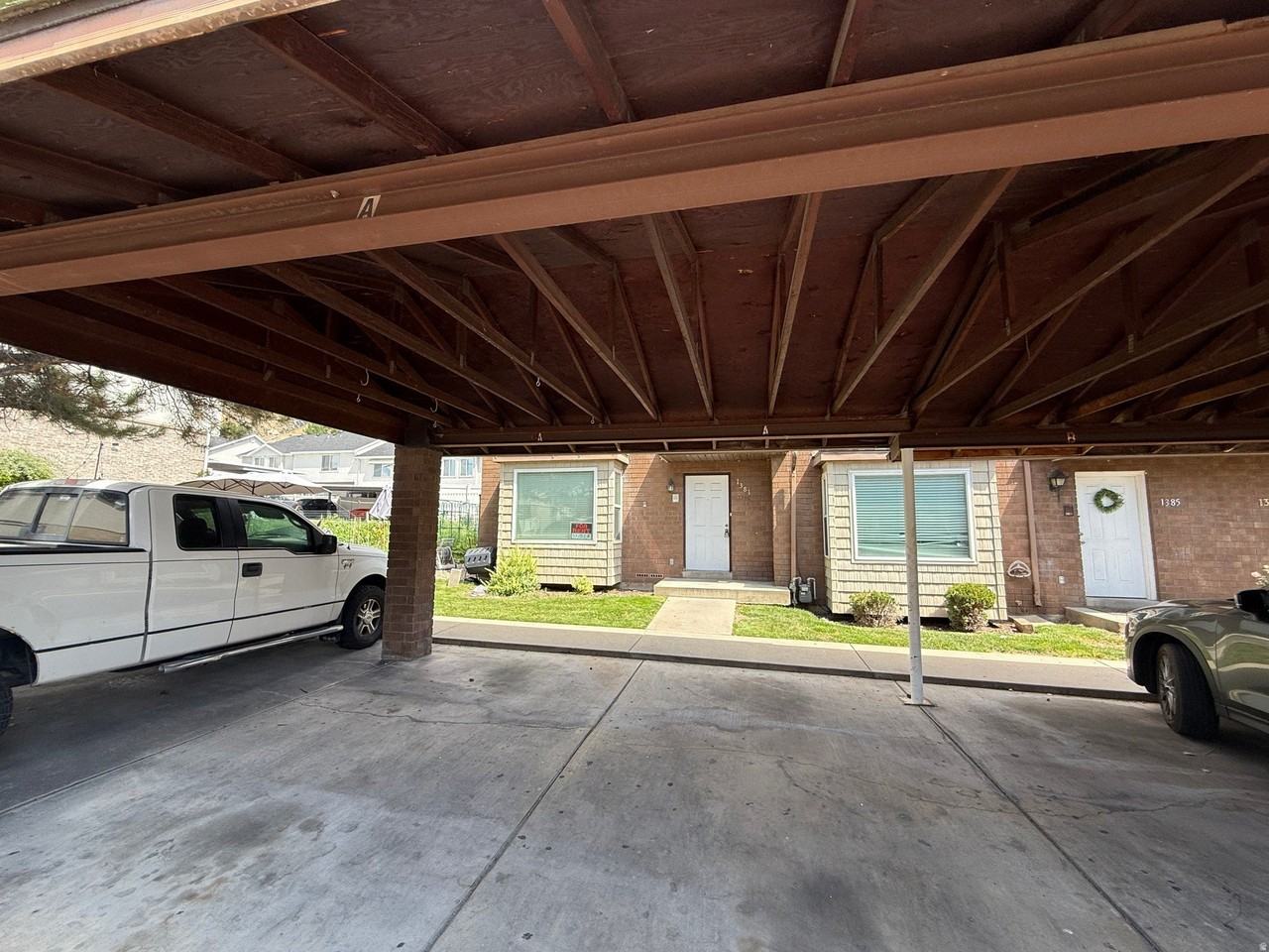 1381 S 1420 E - Photo 4 of 38