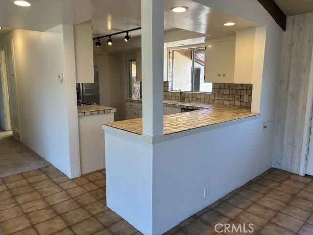 998 Oriole Dr - Photo 3 of 8