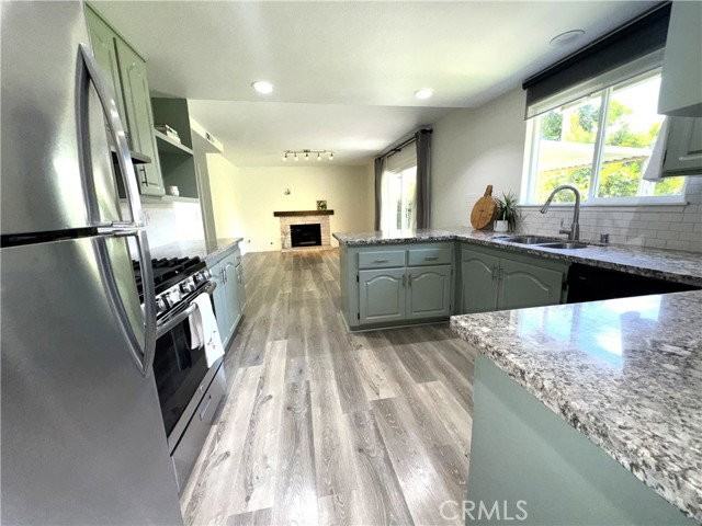 6911 Laurelhurst Dr - Photo 2 of 7