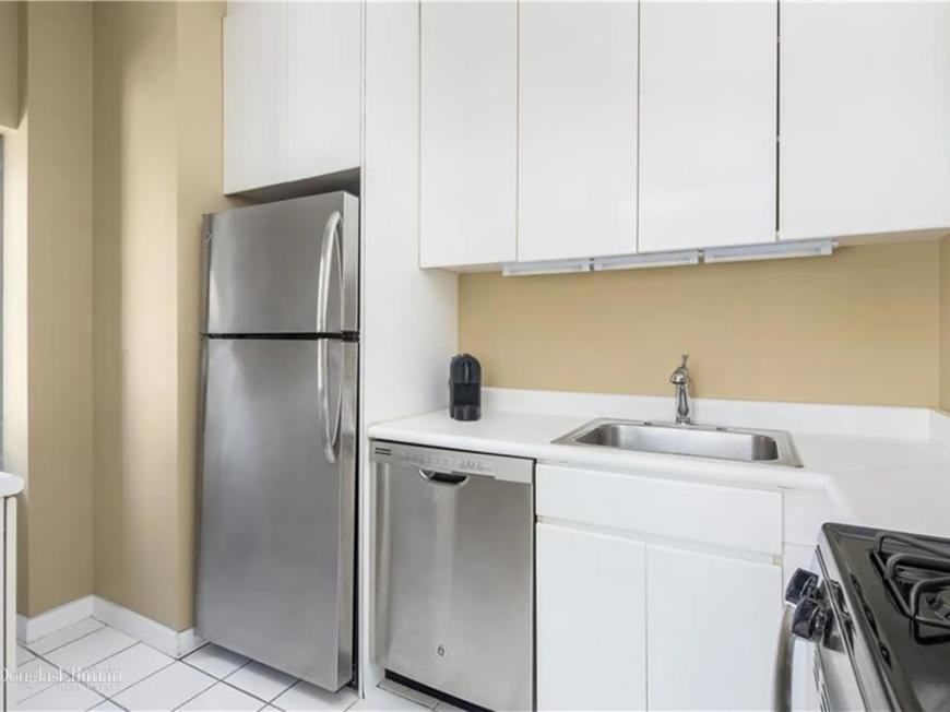 188 E 64th St - Photo 4 of 10