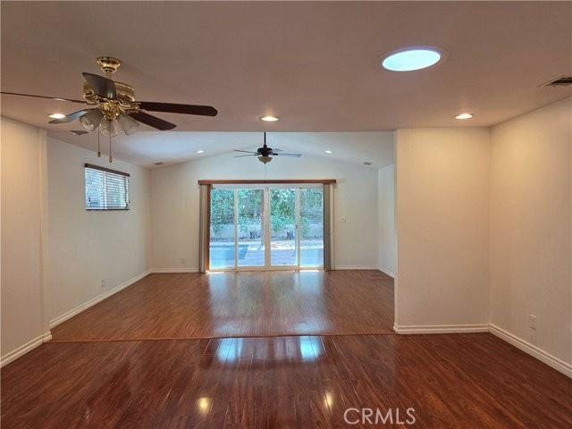 5446 Irondale Ave - Photo 5 of 8