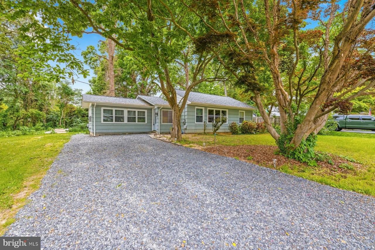 1570 Overlook Dr - Photo 2 of 19