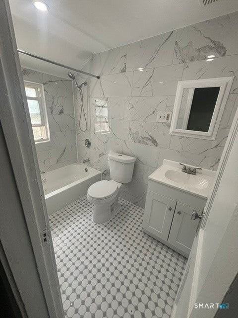 144 Pennsylvania Ave - Photo 4 of 10