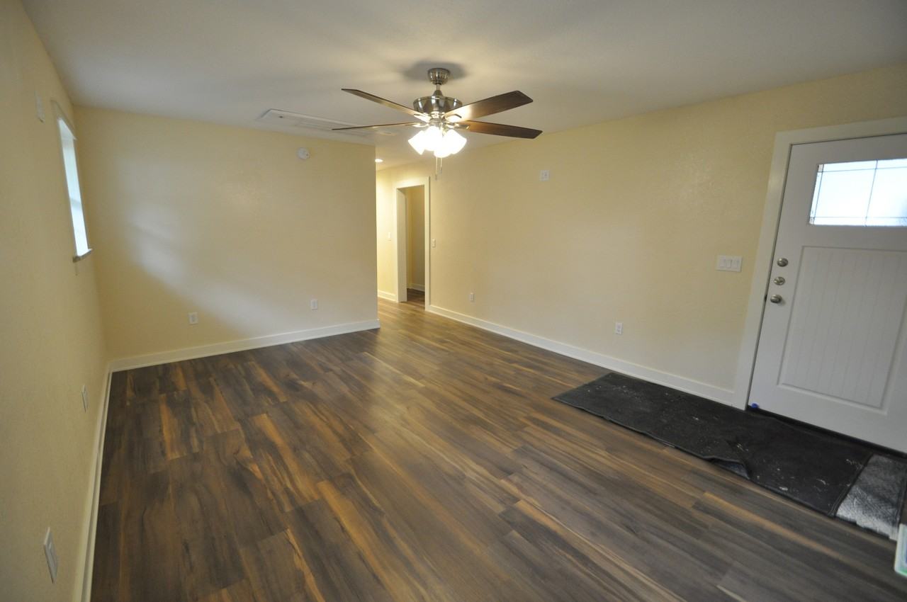 820 Cross St - Photo 2 of 11