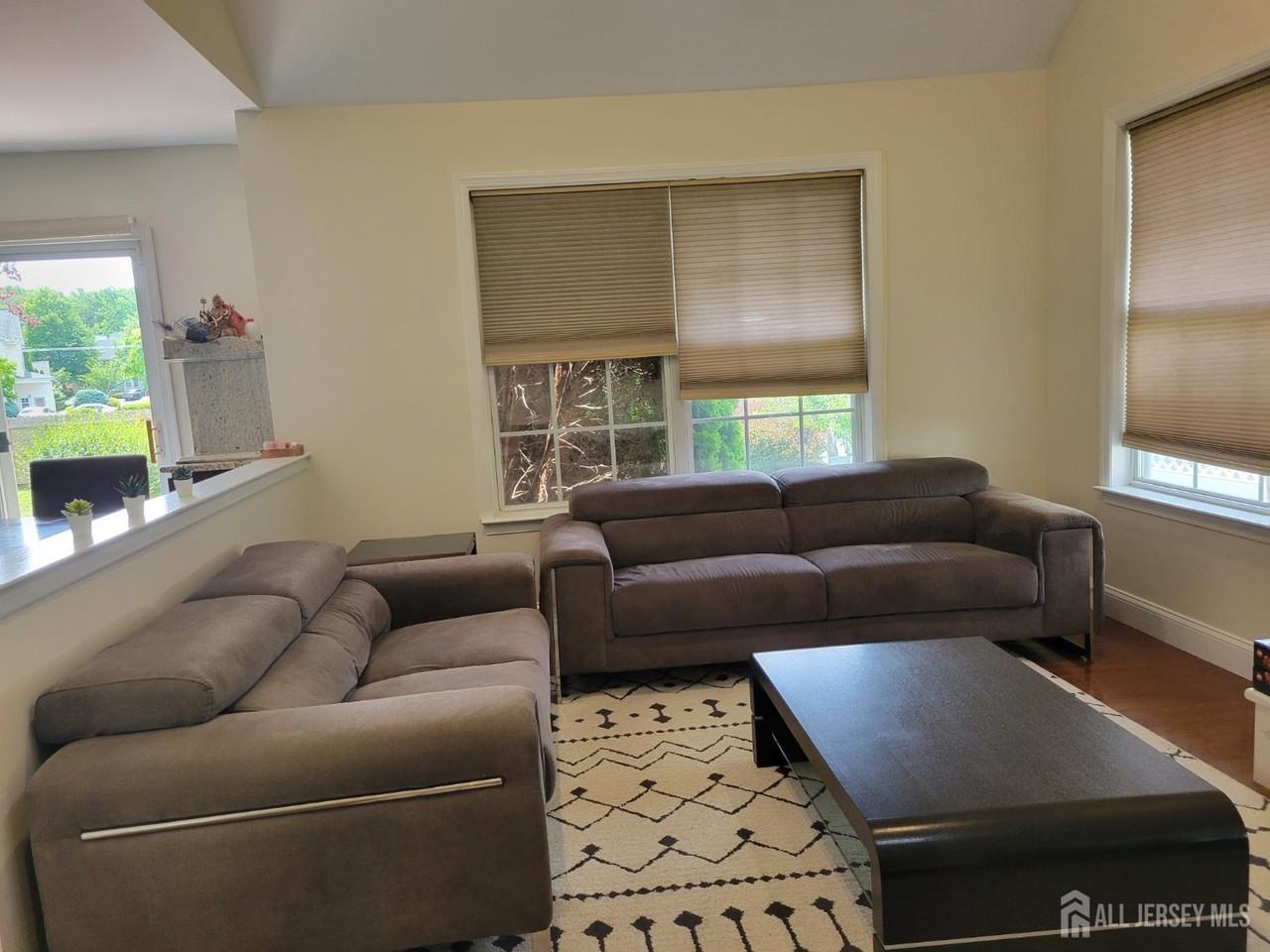 13 Airdale Dr - Photo 2 of 14