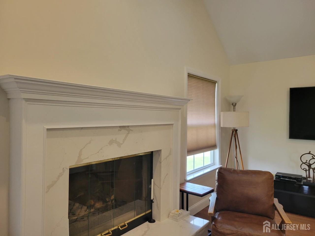 13 Airdale Dr - Photo 4 of 14
