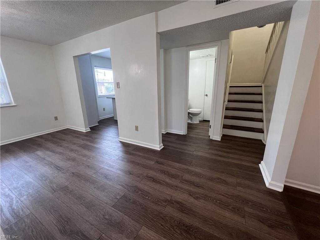 874 Jamestown Landing Rd - Photo 4 of 39