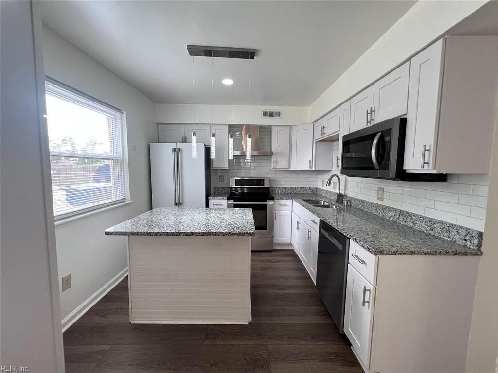 874 Jamestown Landing Rd - Photo 5 of 39