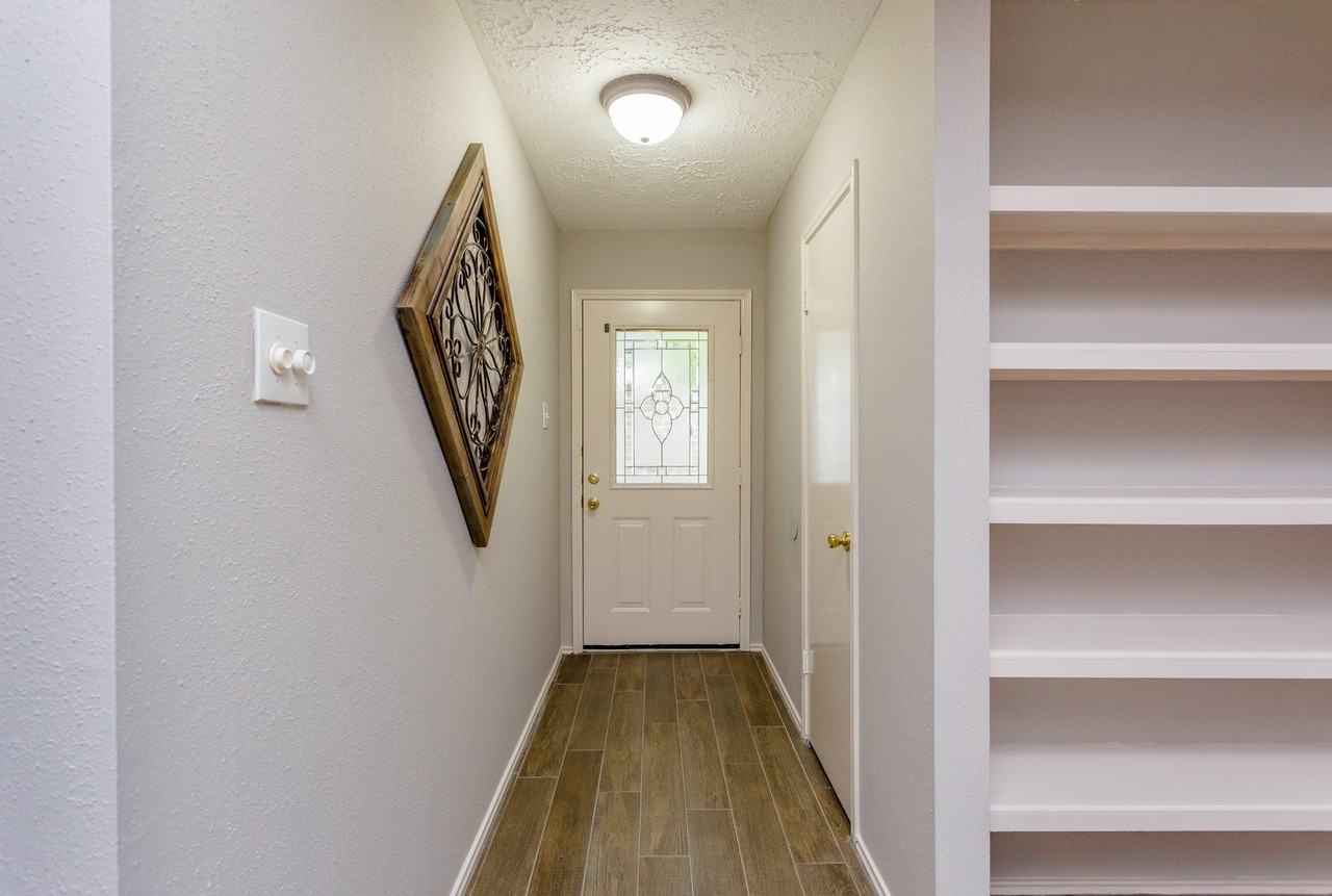 1534 Vickery Dr - Photo 4 of 23