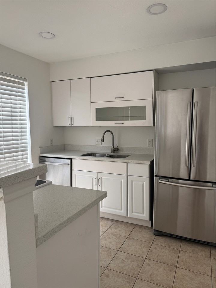 6645 Wanda Ln - Photo 3 of 28