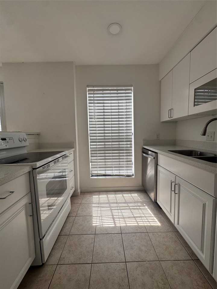 6645 Wanda Ln - Photo 5 of 28