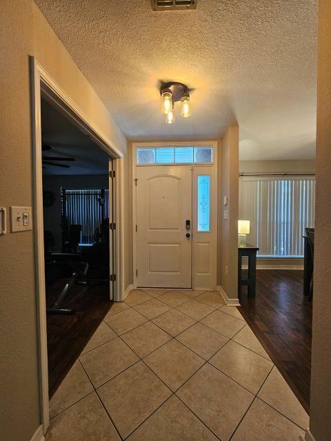 2287 Heritage Cir - Photo 3 of 32