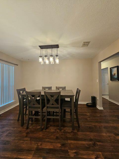 2287 Heritage Cir - Photo 4 of 32