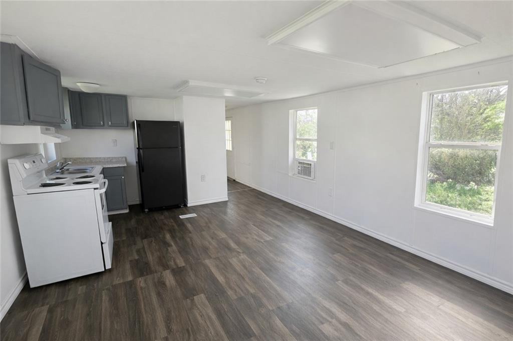122 Stephen Ballay Ln - Photo 3 of 8