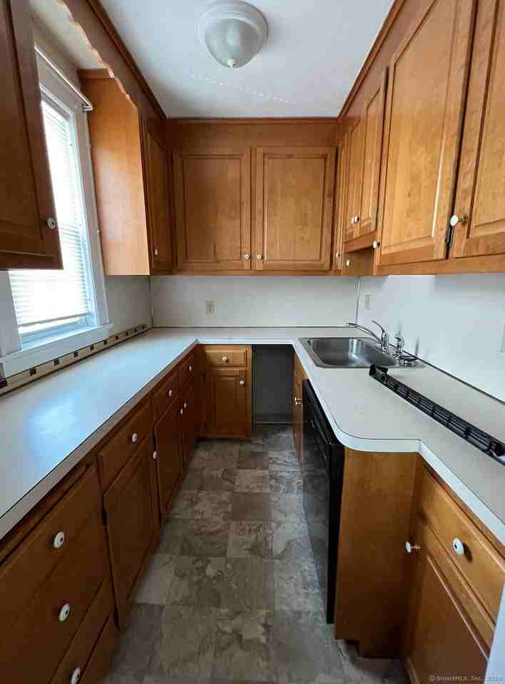 861 Farmington Ave - Photo 4 of 22