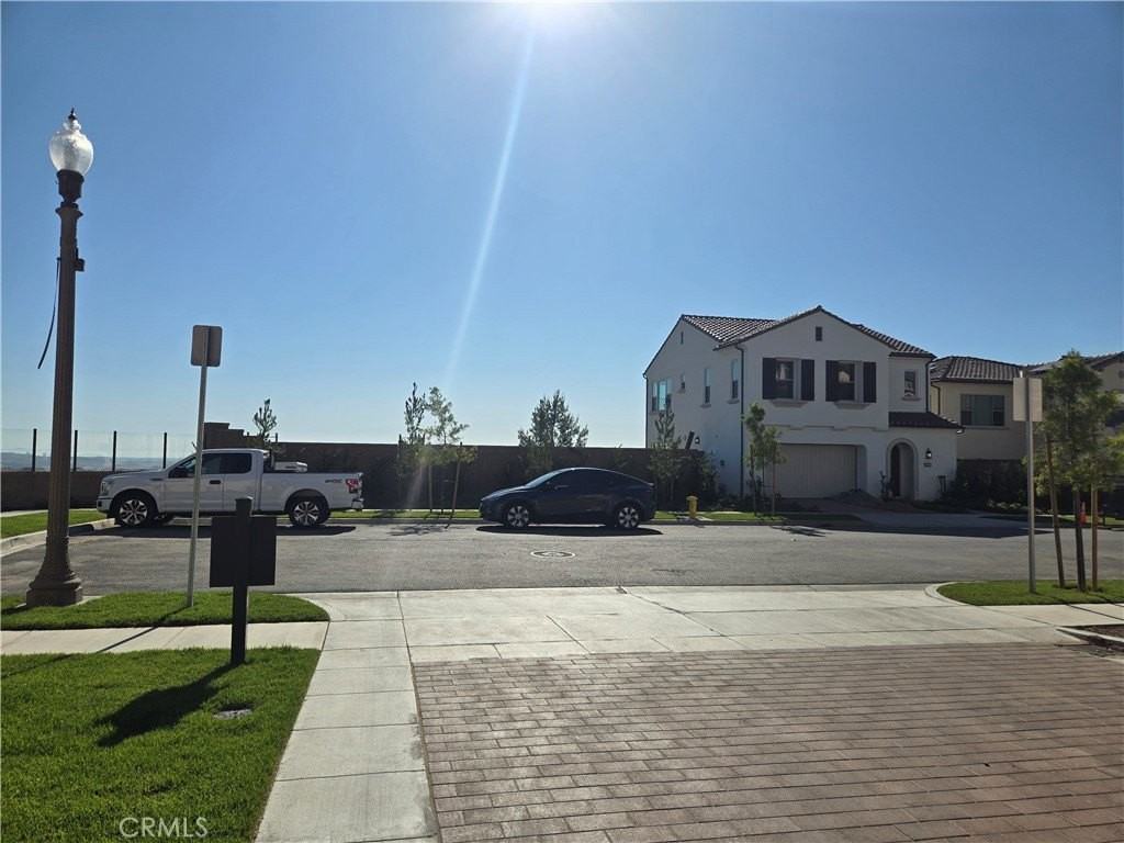 211 Maricopa - Photo 2 of 29