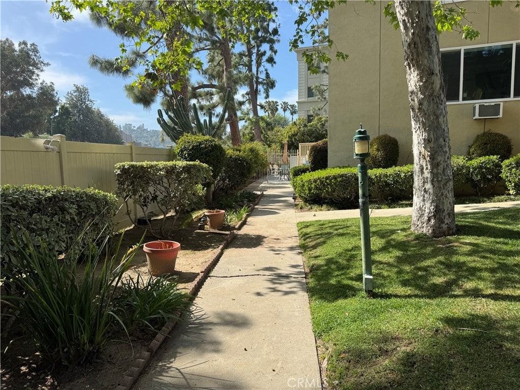 11138 Aqua Vista St - Photo 2 of 20