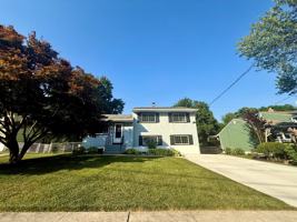 featured image of 1335 Greenleaf Rd #1