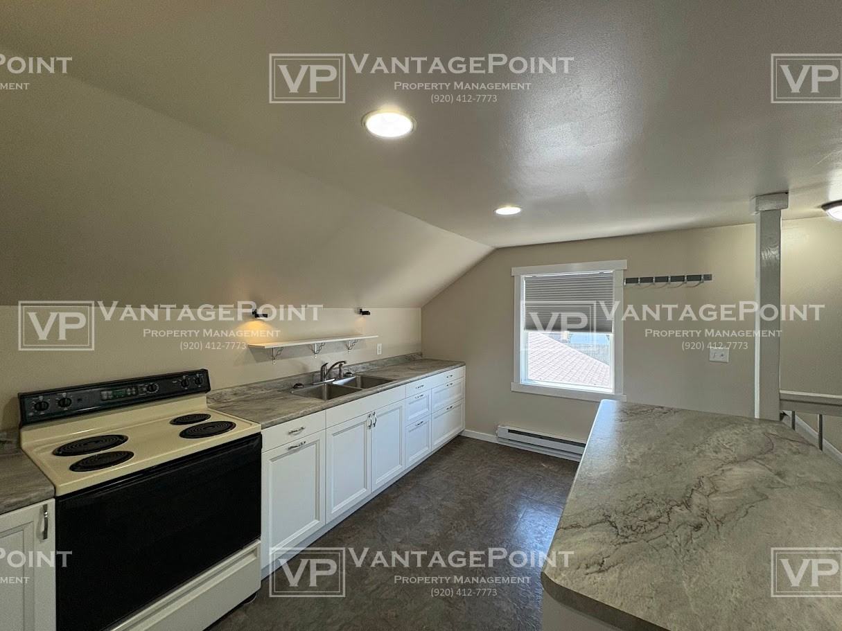 1925 31st St Uppr - Photo 2 of 17