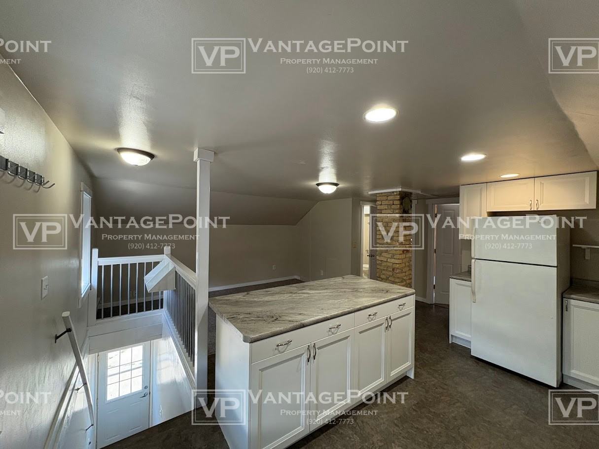 1925 31st St Uppr - Photo 4 of 17
