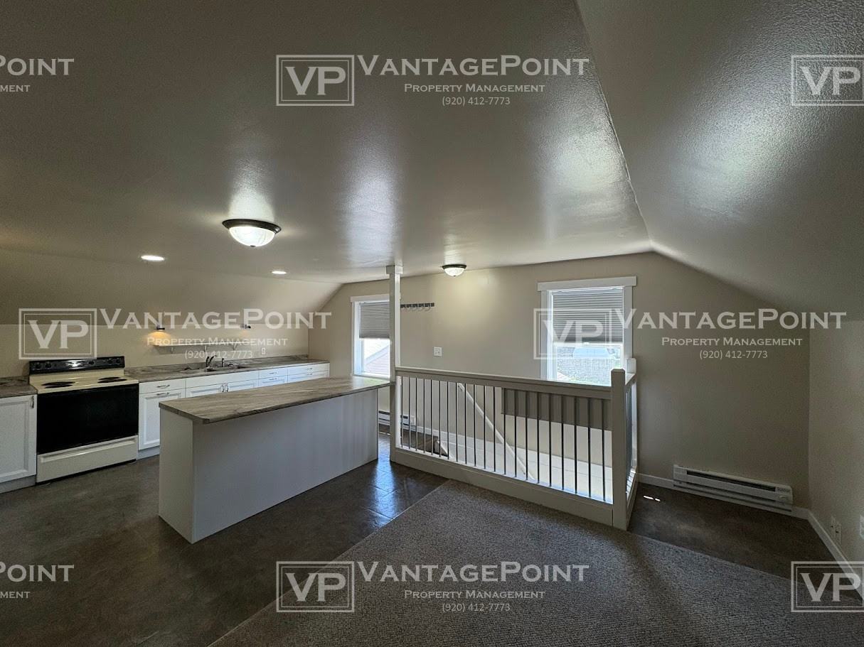 1925 31st St Uppr - Photo 5 of 17