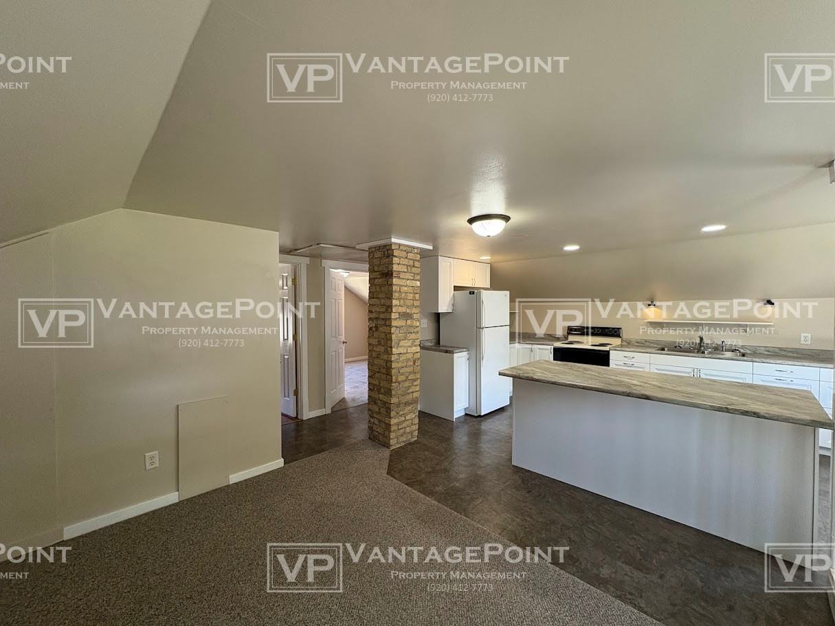 1925 31st St Uppr - Photo 6 of 17
