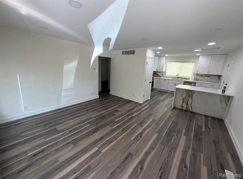 10100 W 9 Mile Rd - Photo 4 of 8
