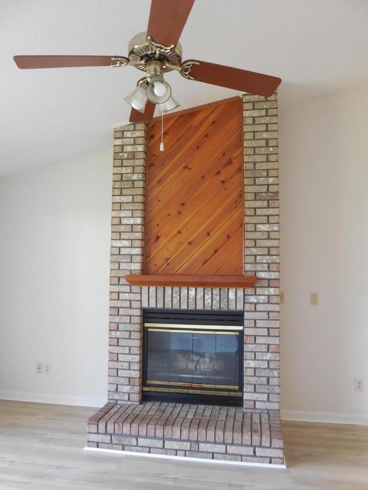 360 Evergreen Ave - Photo 5 of 22