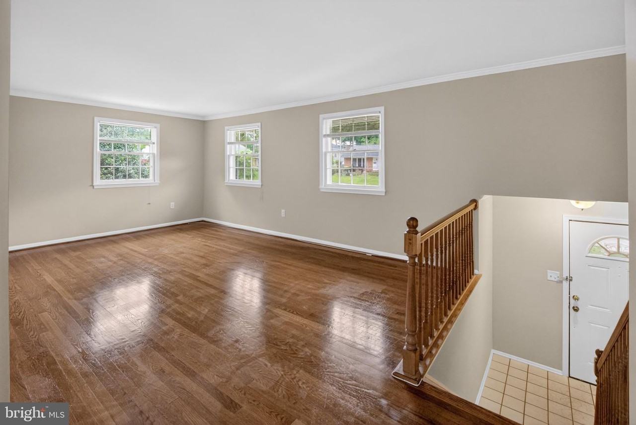 13008 Bellevue St - Photo 2 of 23